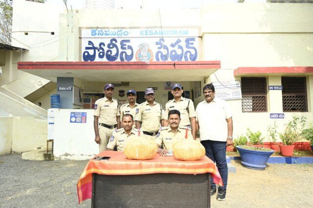 కేసముద్రం లో అక్రమ రవాణా గంజాయి పట్టివేత