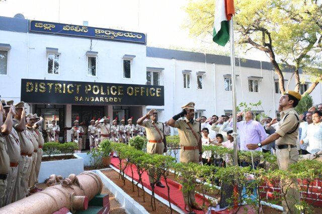 జిల్లా పోలీస్ కార్యాలయంలో గణతంత్ర్య దినోత్సవ వేడుకలు: