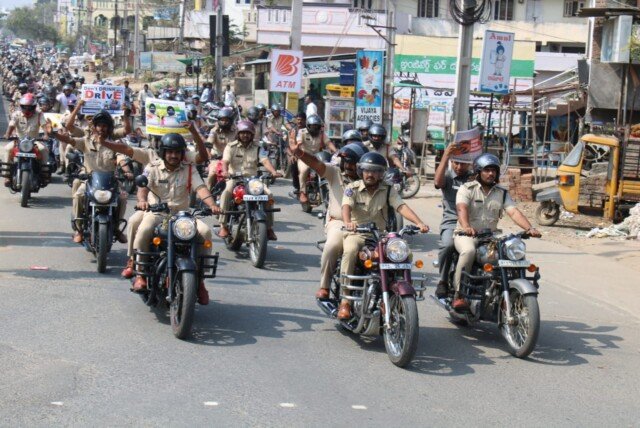 రోడ్డు ప్రమాదాల వల్ల నష్టపోతున్న వారిలో ఎక్కువ శాతం యువతే