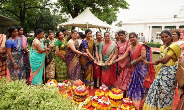 రాష్ట్రపతి నిలయంలో బతుకమ్మ సంబరాలు