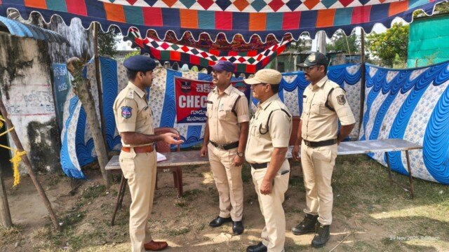 భూపతిపేట చెకపోస్ట్ ను సందర్శించిన మహబూబాబాద్ జిల్లా ఎస్పీ డా.శబరీష్…