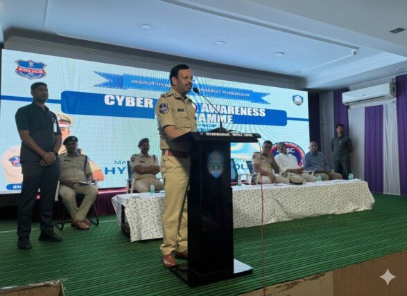 హైదరాబాద్ నగర పోలీసు కమిషనర్ శ్రీ వీసీ సజ్జనర్, ఐపీఎస్ పిలుపునిచ్చారు.