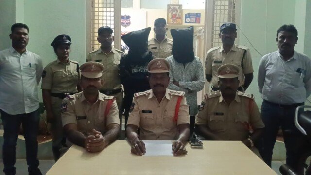 కురవి మండల కేంద్రంలో Rs 1,50,000/- రూపాయిల విలువ గల 03 kG ల గంజాయి పట్టివేత.