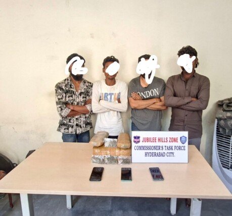 హైదరాబాద్‌లో గంజాయి విక్రయిస్తున్న ముఠా అరెస్ట్