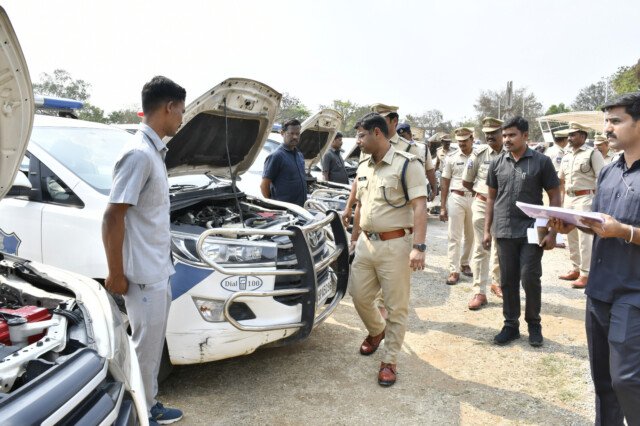 ప్రతి ఫిర్యాదును ఆన్‌లైన్‌లో నమోదు చేయండి.. బాధితులకు భరోసా కల్పించండి: ఎస్పీ పరితోష్ పంకజ్
