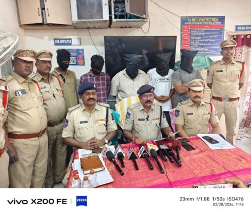 మంగళహాట్ హత్య కేసులో ఐదుగురు అరెస్టు – 3 సెల్‌ఫోన్లు, 2 ద్విచక్ర వాహనాలు స్వాధీనం