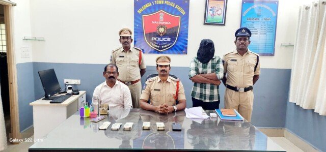 రూ.1,77,000 నగదు, ఒక సెల్ ఫోన్ స్వాధీనం – వన్ టౌన్ సీఐ రాజశేఖర్ రెడ్డి