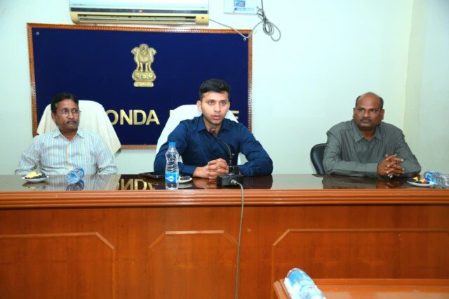 జిల్లా పోలీస్ కార్యాలయంలో పని చేస్తూ బదిలీపై వెళ్తున్న అడ్మినిస్ట్రేటివ్ ఆఫీసర్‌ (ఏ.ఓ) శ్రీనివాస్‌కు ఘన వీడ్కోలు