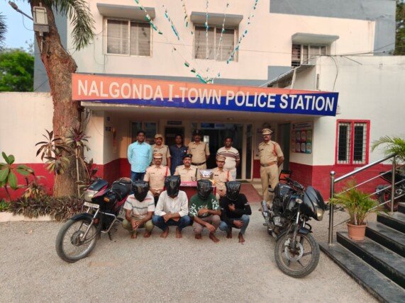 అక్రమ గంజాయి విక్రయిస్తున్న నలుగురు ముఠా సభ్యులను అరెస్ట్ చేసిన నల్లగొండ 1 టౌన్ పోలీస్…