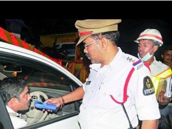 హైదరాబాద్‌లో డ్రంక్ అండ్ డ్రైవ్‌పై ట్రాఫిక్ పోలీసుల ప్రత్యేక తనిఖీలు: 343 కేసులు నమోదు