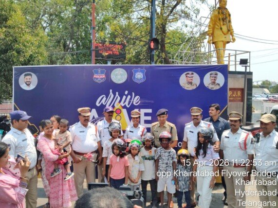 చిన్నారుల భద్రతే లక్ష్యం: సైఫాబాద్ ట్రాఫిక్ పోలీసుల ఆధ్వర్యంలో ‘అరైవ్ అలైవ్’ హెల్మెట్ పంపిణీ కార్యక్రమం