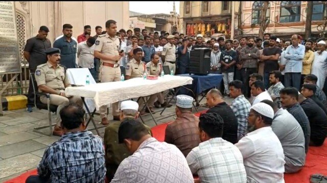 మామూళ్ల వసూళ్లపై చార్మినార్ పోలీసుల హెచ్చరిక