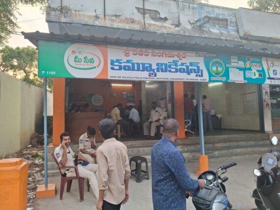 తెలంగాణలో మీ సేవా కేంద్రాల్లో ఏసీబీ సడెన్ తనిఖీలు… అనేక అక్రమాలు బట్టబయలు