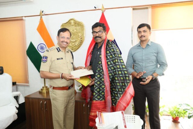 కరుడుగట్టిన నేరస్తుడిని పట్టించిన రిటైర్డ్ ఆర్మీ జవాన్‌కు సీపీ సజ్జనర్ ప్రశంసలు