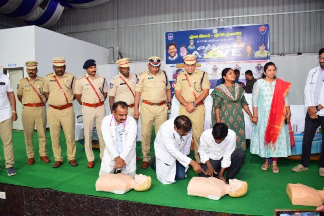 రోడ్డు భద్రత నియమాలు పాటిస్తేనే ప్రమాదాల నివారణ సాధ్యం