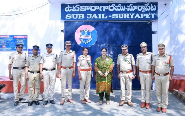 సూర్యాపేట సబ్ జైలు తనిఖీ: ఖైదీల సంక్షేమంపై ప్రత్యేక దృష్టి – డీజీ సౌమ్య మిశ్రా
