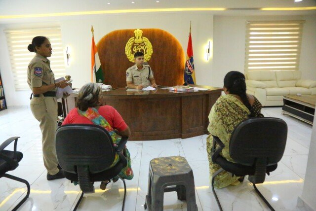 నల్లగొండలో పోలీస్ గ్రీవెన్స్ డే: 28 ఫిర్యాదులపై తక్షణ చర్యలకు ఎస్పి శరత్ చంద్ర పవార్ ఆదేశాలు