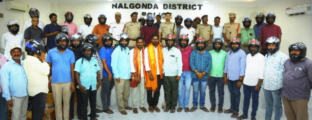 హెల్మెట్ ప్రాముఖ్యతపై మీడియాకు అవగాహన: జిల్లా ఎస్పీ శరత్ చంద్ర పవార్