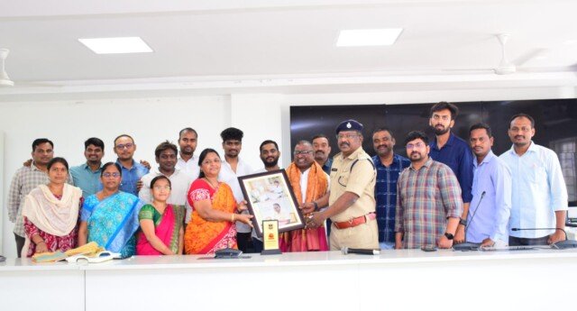పదవి విరమణ పొందిన జూనియర్ అసిస్టెంట్ మల్లయ్యకు ఆత్మీయ వీడ్కోలు