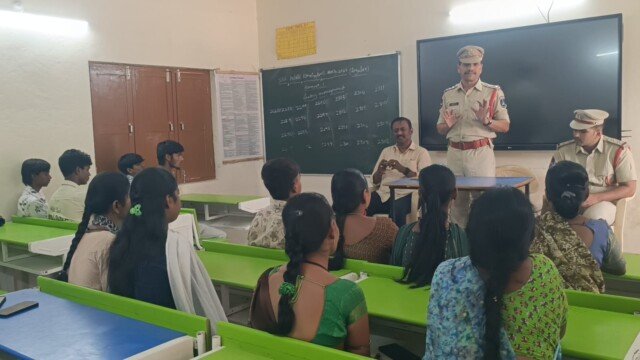 విద్యార్థులు ఆత్మస్థైర్యం కోల్పోవద్దు.. ఫలితాలకు భయపడొద్దు: బాలానగర్ సీఐ నర్సింహారాజు