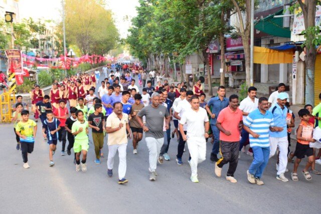 డ్రగ్స్ రహిత తెలంగాణ లక్ష్యంగా జిల్లా కేంద్రంలో 2K రన్.. యువత యాంటీ డ్రగ్ సోల్జర్లుగా మారాలి: ఎస్పీ మహేష్ బి. గితే