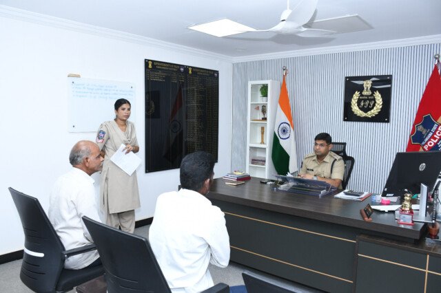 ప్రజల సమస్యల పరిష్కారానికి ప్రజావాణి కార్యక్రమం: ఫిర్యాదుదారులతో ప్రత్యక్షంగా మాట్లాడిన జిల్లా ఎస్పీ పరితోష్ పంకజ్