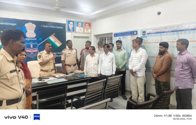 పాన్ షాపుల్లో చట్టవిరుద్ధ కార్యకలాపాలపై కఠిన చర్యలు.. వన్ టౌన్ ఇన్స్పెక్టర్ అప్పయ్య హెచ్చరిక