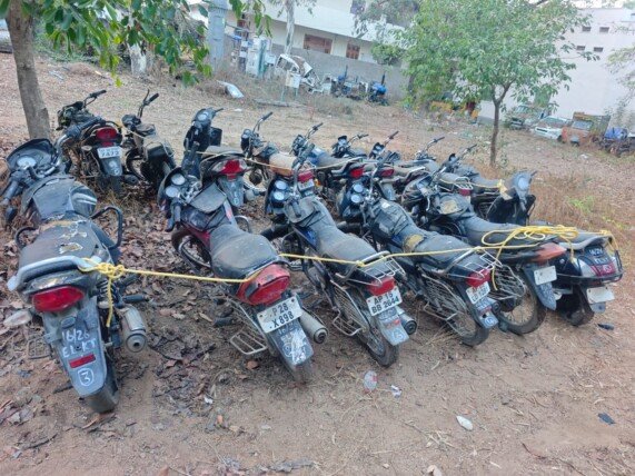 ఆరు నెలల్లో తీసుకుపోని 15 సీజ్ వాహనాలకు వేలం.. యజమానులకు ఎస్పీ మహేష్ బి.గితే సూచనలు