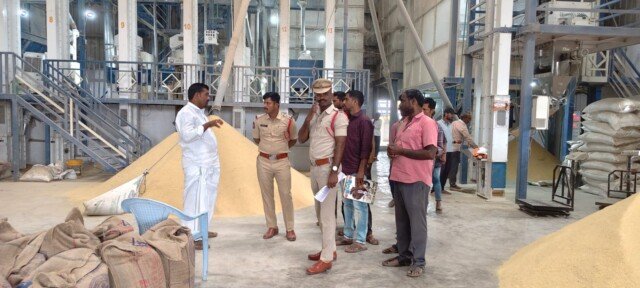 వరి ధాన్యం కొనుగోలు కేంద్రాలపై పోలీసుల ప్రత్యేక నిఘా
