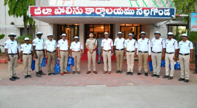 ఎండ వేడిమిని తట్టుకునేందుకు ట్రాఫిక్ పోలీసులకు ప్రత్యేక సదుపాయాలు