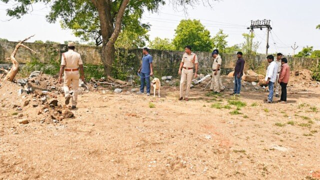 నార్కోటిక్ డాగ్ “మ్యాక్స్”తో కేసముద్రంలో గంజాయి అనుమానిత ప్రాంతాల తనిఖీలు