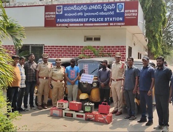 ఆటోలు, బ్యాటరీల దొంగతనాలకు పాల్పడుతున్న ముఠా అరెస్ట్.. రూ.7 లక్షల సొత్తు స్వాధీనం