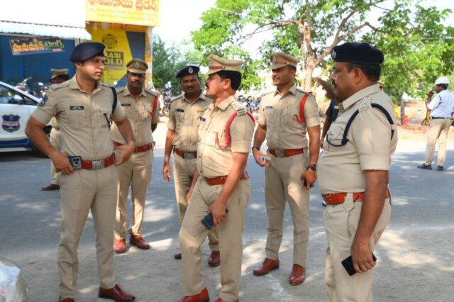 బక్రీద్ సందర్భంగా ముస్లిం సోదరులకు జిల్లా పోలీస్ శాఖ శుభాకాంక్షలు – జిల్లా ఎస్పీ శరత్ చంద్ర పవార్
