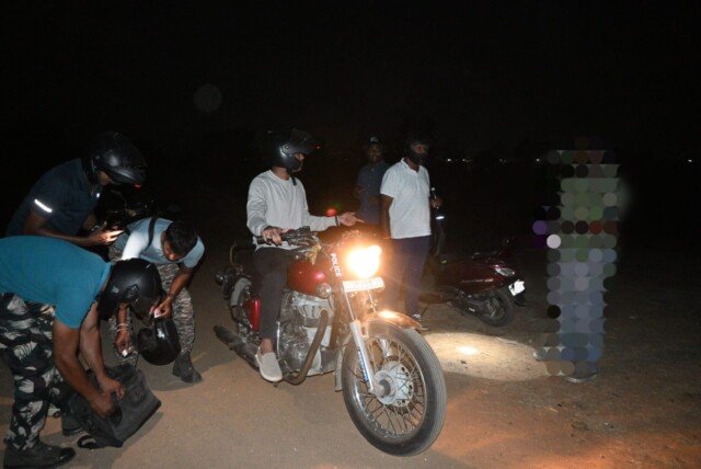 గంజాయి నిర్మూలనకు అర్ధరాత్రి బైక్ గస్తీ.. స్వయంగా రంగంలోకి దిగిన ఎస్పీ డా. శబరీష్