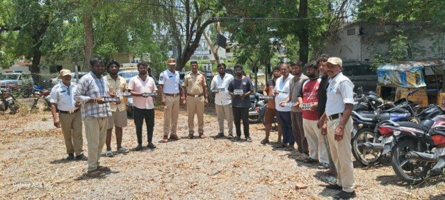 సిరిసిల్లలో నంబర్ ప్లేట్లపై ప్రత్యేక డ్రైవ్.. 20 వాహనాలకు జరిమానాలు
