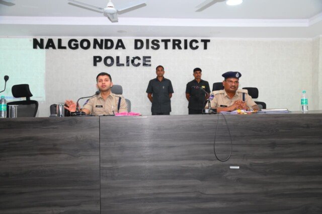 దొంగతనాల నివారణకు ప్రత్యేక నిఘా.. పోలీసు అధికారులకు ఎస్పీ సూచనలు