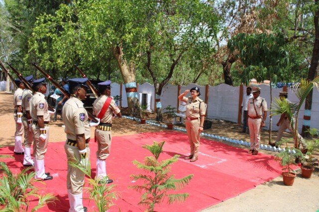 యాలాల పోలీస్ స్టేషన్‌ను తనిఖీ చేసిన వికారాబాద్ జిల్లా ఎస్పీ స్నేహ మెహ్రా
