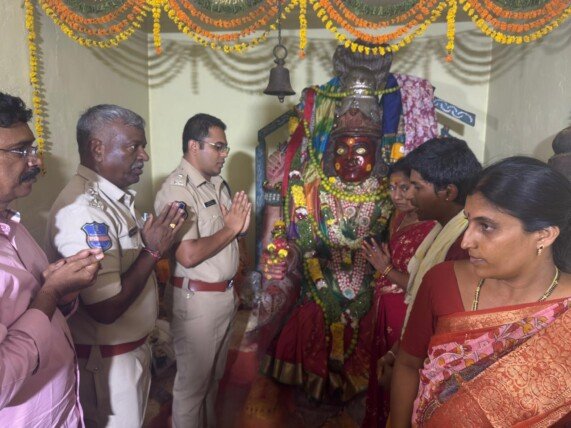 ఎల్లమ్మ జాతర మహోత్సవంలో పాల్గొన్న జిల్లా ఎస్పీ మహేష్ బి. గితే