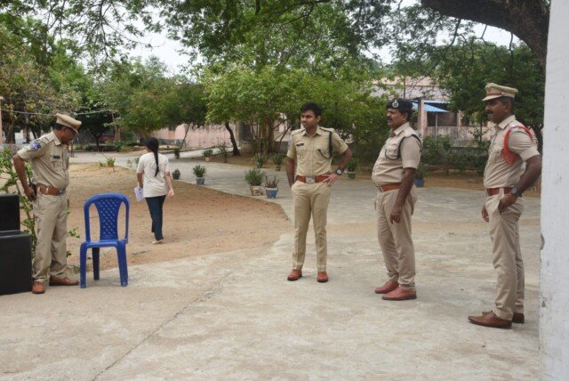 NEET-UG–2026 పరీక్ష కేంద్రాన్ని పరిశీలించిన జిల్లా ఎస్పీ డా. శబరీష్