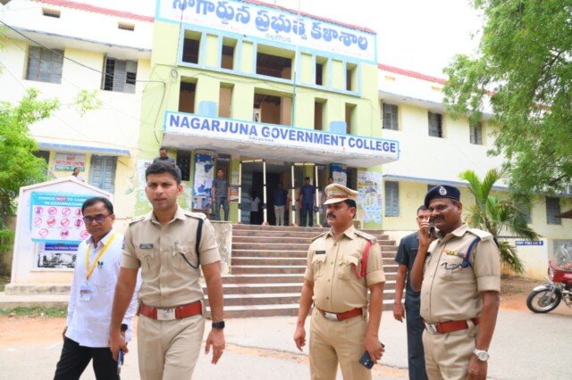 NEET (UG)-2026 రీ-ఎగ్జామినేషన్ కేంద్రాలను పరిశీలించిన జిల్లా ఎస్పీ శరత్ చంద్ర పవార్