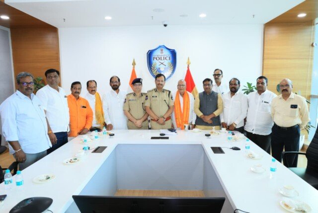 వినాయక చవితి ఏర్పాట్లపై హైదరాబాద్ సీపీ సజ్జనర్ కీలక సూచనలు.. 15 అడుగుల లోపు గణేష్ విగ్రహాల తయారీకి పిలుపు