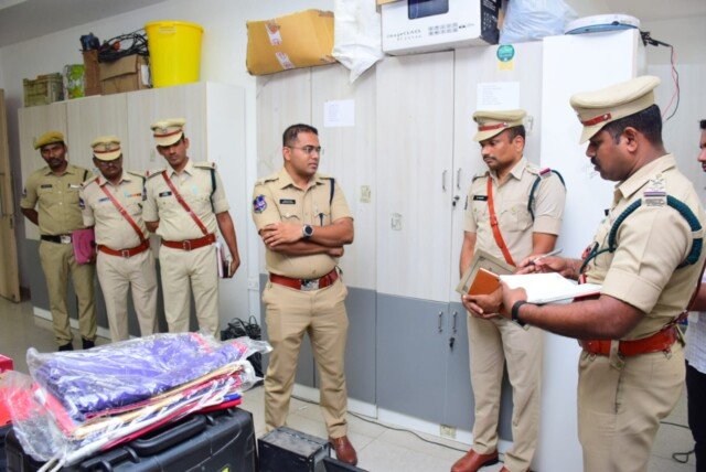 జిల్లా పోలీస్ హెడ్‌క్వార్టర్స్‌లోని ఆర్‌ఐ స్టోర్స్‌ను ఆకస్మికంగా తనిఖీ చేసిన ఎస్పీ