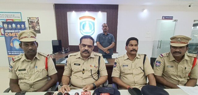 కదులుతున్న రైలులో ముగ్గురు మైనర్ బాలికల ఆచూకీ.. సాంకేతిక ఆధారాలతో చాకచక్యంగా గుర్తించిన మైలార్‌దేవ్‌పల్లి పోలీసులు