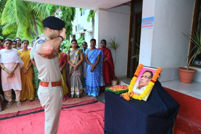 తెలంగాణ ఉద్యమ సిద్ధాంతకర్త ప్రొఫెసర్ జయశంకర్ జయంతి ఘనంగా నిర్వహించిన నల్గొండ జిల్లా పోలీసులు