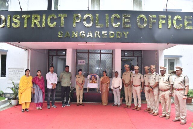 ఆచార్య జయశంకర్ సార్ జయంతి సందర్భంగా ఘన నివాళులు అర్పించిన సంగారెడ్డి అదనపు ఎస్పీ