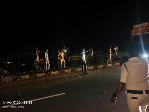 సంగారెడ్డి జిల్లాలో ఒకే రాత్రి రెండు ఘోర రోడ్డు ప్రమాదాలు.. 8 మంది మృతి