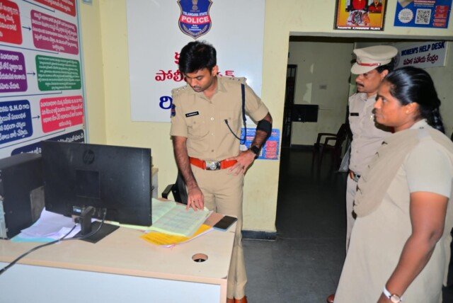 ప్రతి పిటిషన్‌ను నిర్ణీత సమయంలో పరిశీలించి పరిష్కరించాలి: జిల్లా ఎస్పీ డా. శబరీష్