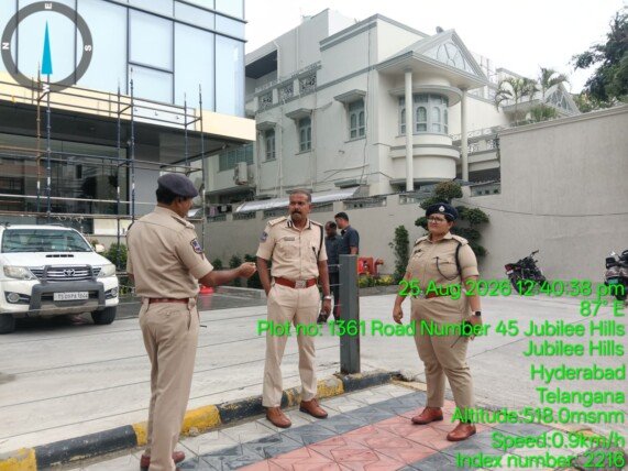 కేబీఆర్ పార్క్ చుట్టూ వన్‌వే ట్రాఫిక్ విధానంపై జాయింట్ సీపీ డి. జోయల్ డేవిస్ క్షేత్రస్థాయి పరిశీలన