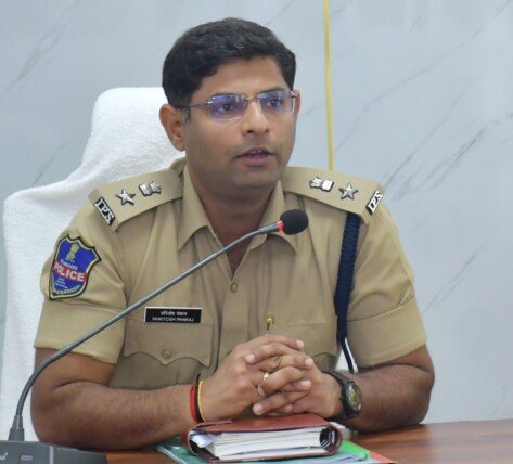 రాఖీ కట్టే చెల్లి కోసం హెల్మెట్ ధరించండి: సంగారెడ్డి ఎస్పీ పరితోష్ పంకజ్