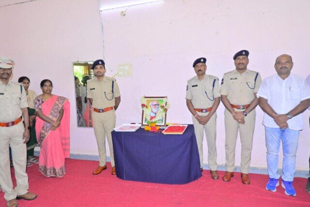 కాళోజీ నారాయణరావు జయంతి సందర్భంగా ఘన నివాళులు అర్పించిన జిల్లా ఎస్పీ డా. శబరీష్ IPS